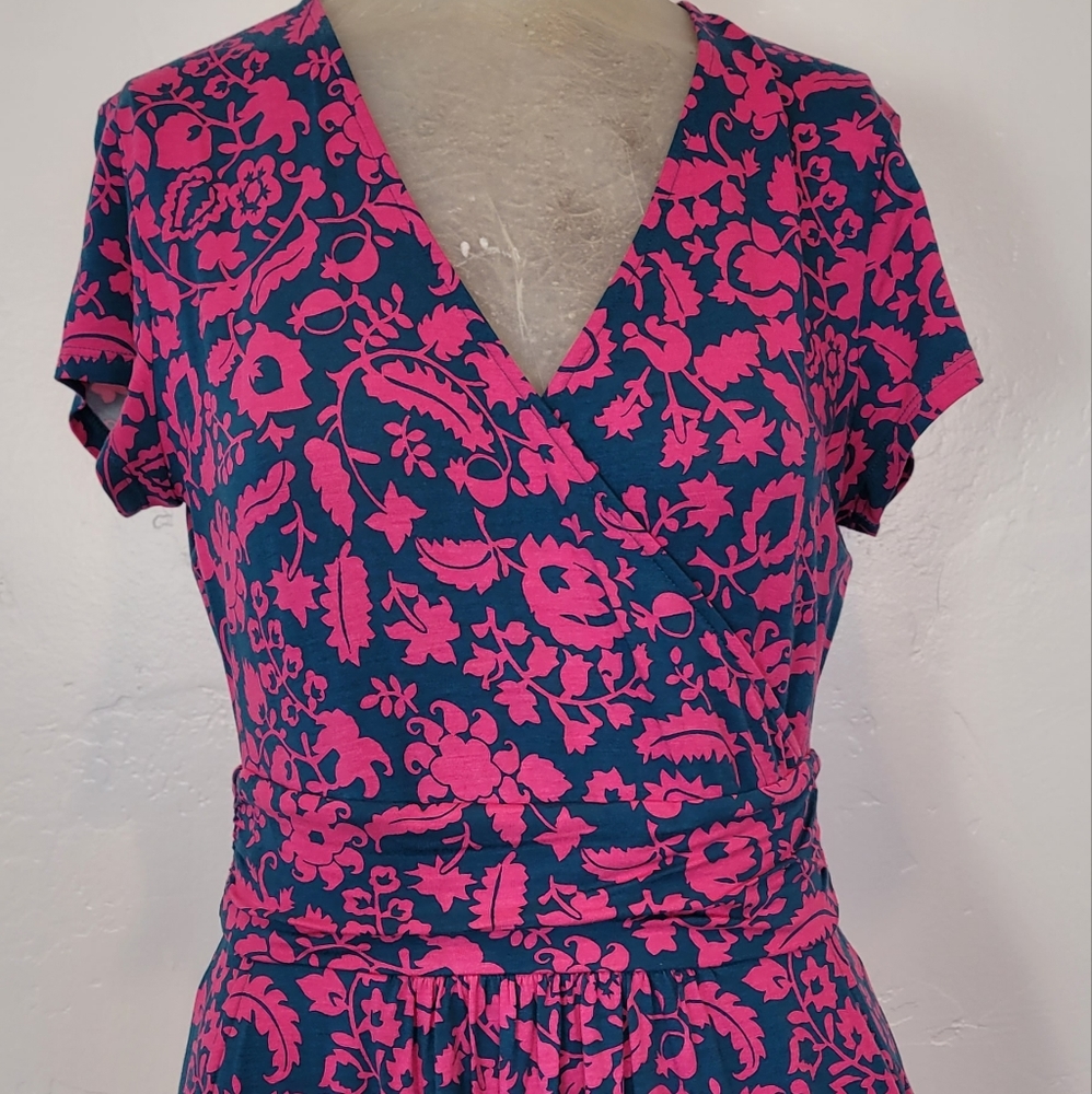Floral Wrap-Style Midi Dress in Fuchsia and Navy - Picture 4 of 4